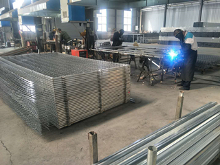 高速公路護欄網(wǎng)生產(chǎn)